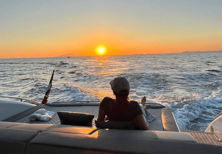 Boat booking in Mumbai for private and comfortable sea rides